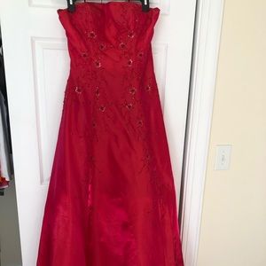 Strapless long formal dress